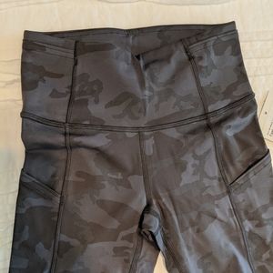 Fast and free HR Crop 19" black and grey camo